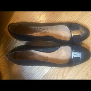 Ferragamo Vara pumps, low heel 9 B